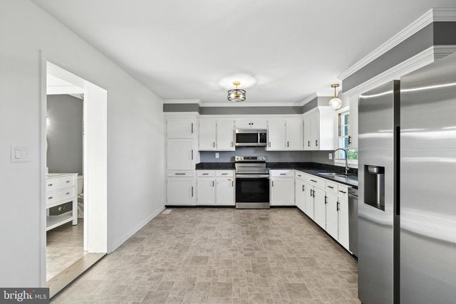 6 CHARLES ST, Luray, VA 22835