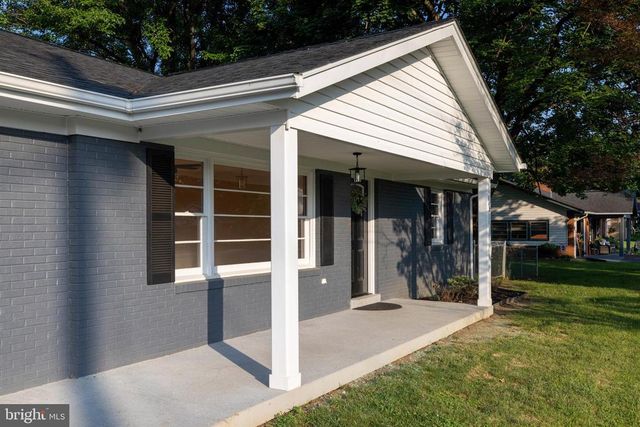 6 CHARLES ST, Luray, VA 22835