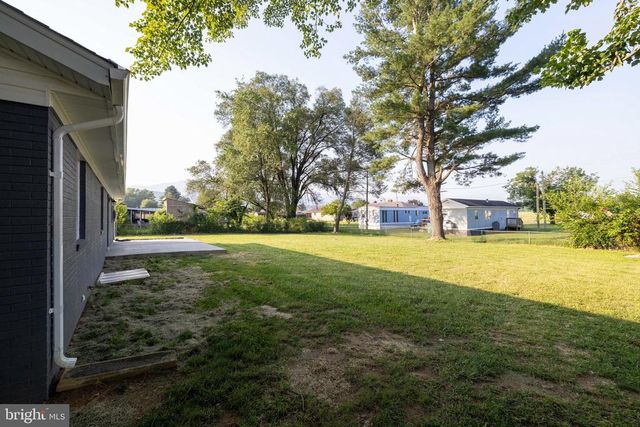 6 CHARLES ST, Luray, VA 22835