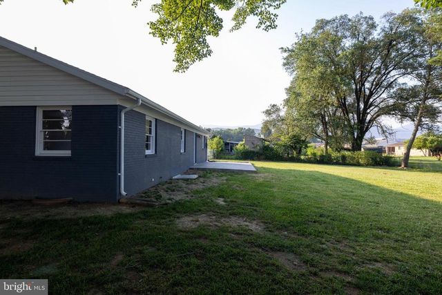 6 CHARLES ST, Luray, VA 22835