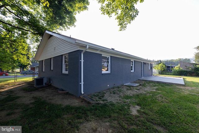 6 CHARLES ST, Luray, VA 22835