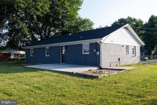 6 CHARLES ST, Luray, VA 22835