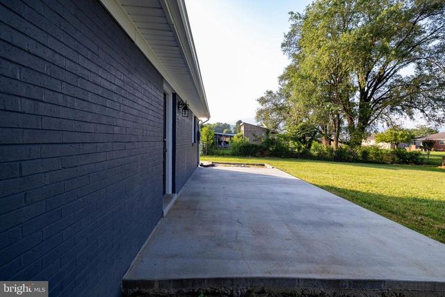 6 CHARLES ST, Luray, VA 22835