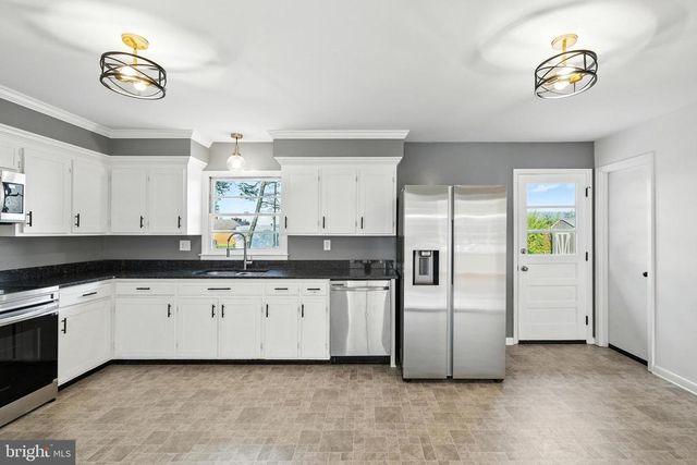 6 CHARLES ST, Luray, VA 22835