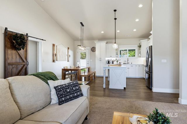 48 S Ravine Way, Nampa, ID 83687