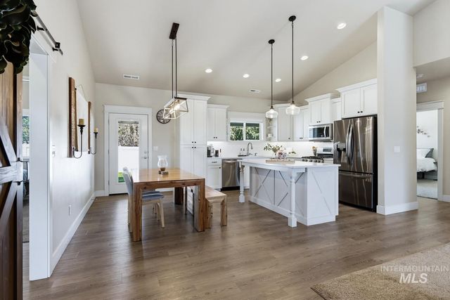 48 S Ravine Way, Nampa, ID 83687