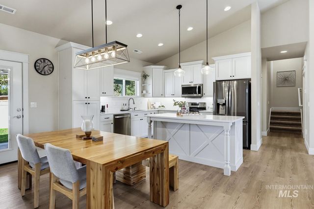 48 S Ravine Way, Nampa, ID 83687