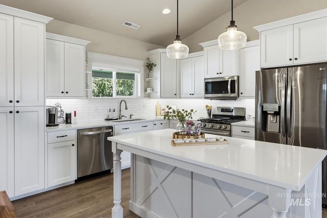 48 S Ravine Way, Nampa, ID 83687