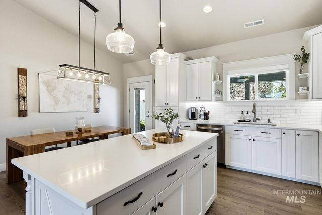 48 S Ravine Way, Nampa, ID 83687