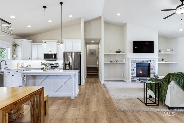 48 S Ravine Way, Nampa, ID 83687