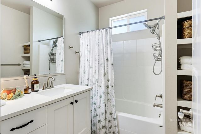 48 S Ravine Way, Nampa, ID 83687