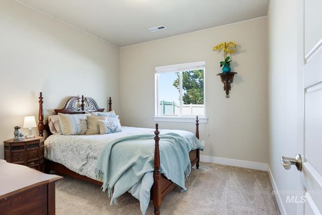 48 S Ravine Way, Nampa, ID 83687