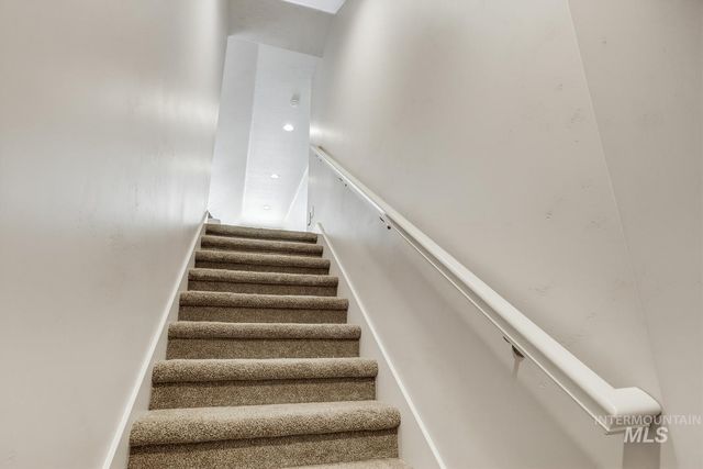 48 S Ravine Way, Nampa, ID 83687