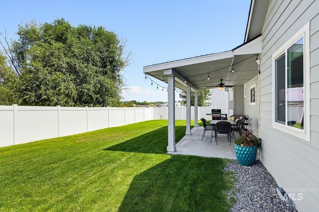 48 S Ravine Way, Nampa, ID 83687