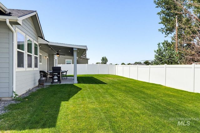 48 S Ravine Way, Nampa, ID 83687