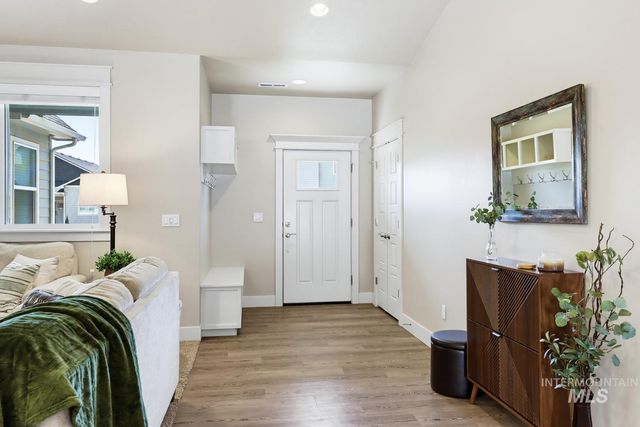 48 S Ravine Way, Nampa, ID 83687