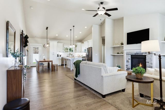 48 S Ravine Way, Nampa, ID 83687