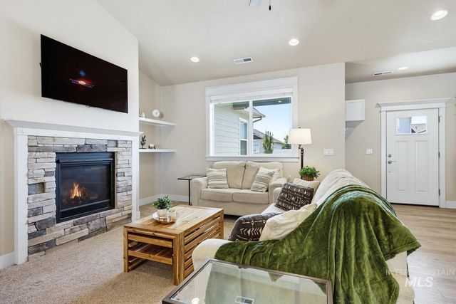 48 S Ravine Way, Nampa, ID 83687
