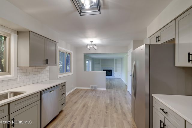 2014 Inglewood Road, Holland, OH 43528