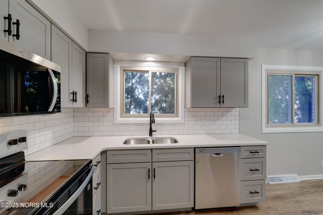 2014 Inglewood Road, Holland, OH 43528