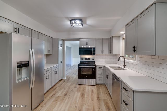 2014 Inglewood Road, Holland, OH 43528