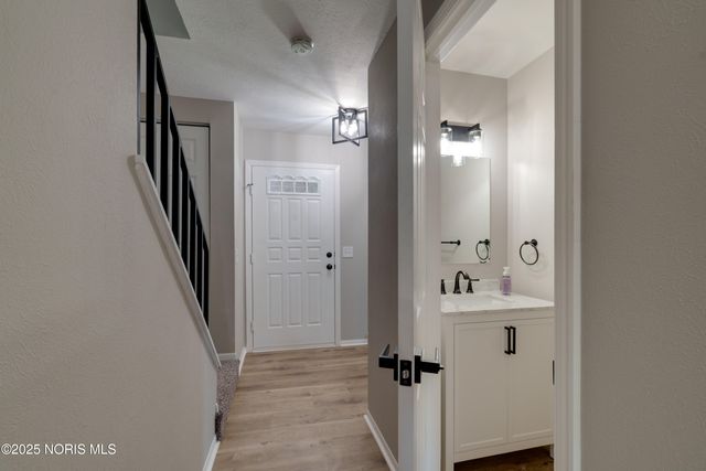 2014 Inglewood Road, Holland, OH 43528