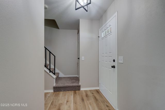 2014 Inglewood Road, Holland, OH 43528