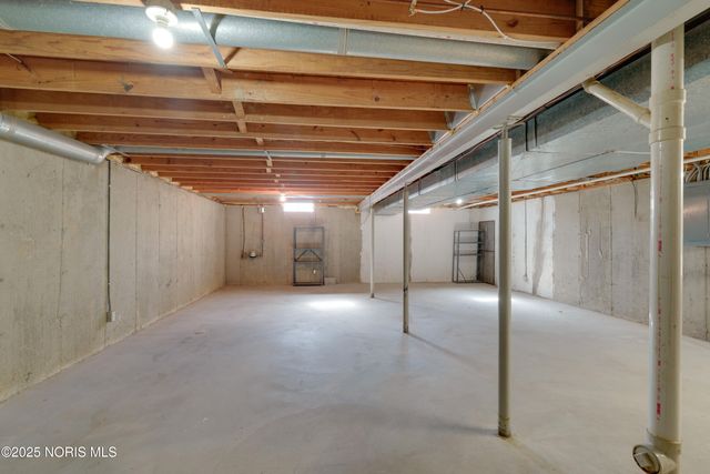 2014 Inglewood Road, Holland, OH 43528