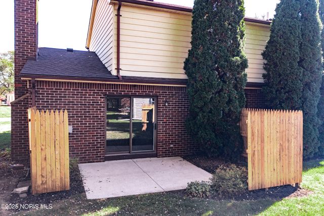 2014 Inglewood Road, Holland, OH 43528