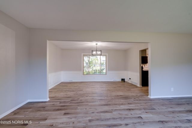 2014 Inglewood Road, Holland, OH 43528