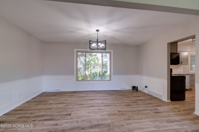 2014 Inglewood Road, Holland, OH 43528