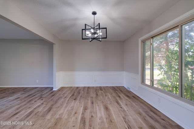 2014 Inglewood Road, Holland, OH 43528