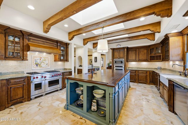 7035 E Berneil Drive, Paradise Valley, AZ 85253