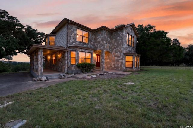 988 SUMMIT RD, Lakehills, TX 78063