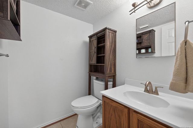 988 SUMMIT RD, Lakehills, TX 78063