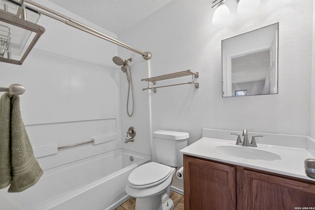 988 SUMMIT RD, Lakehills, TX 78063