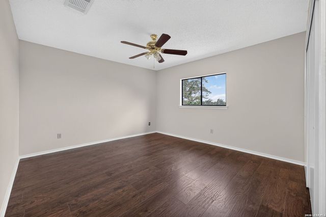 988 SUMMIT RD, Lakehills, TX 78063