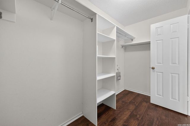 988 SUMMIT RD, Lakehills, TX 78063