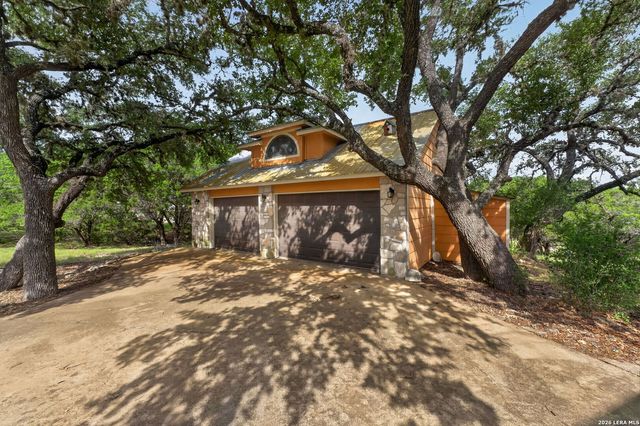 988 SUMMIT RD, Lakehills, TX 78063