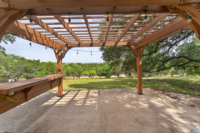 988 SUMMIT RD, Lakehills, TX 78063