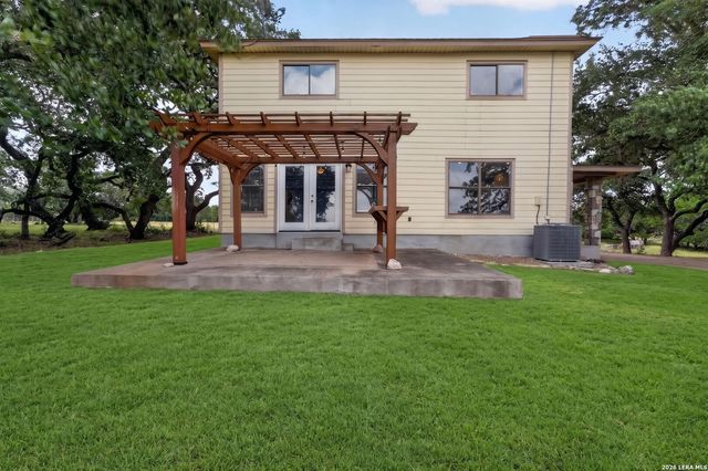 988 SUMMIT RD, Lakehills, TX 78063