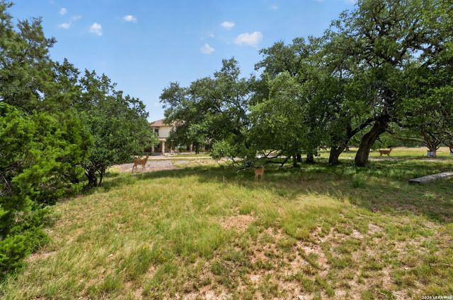 988 SUMMIT RD, Lakehills, TX 78063