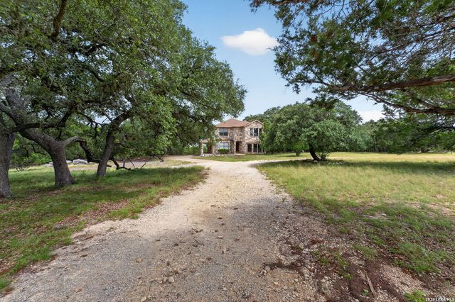 988 SUMMIT RD, Lakehills, TX 78063