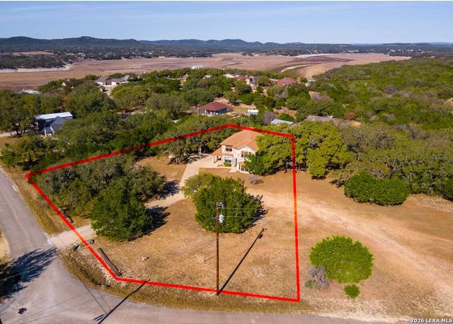 988 SUMMIT RD, Lakehills, TX 78063