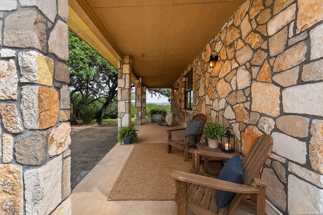 988 SUMMIT RD, Lakehills, TX 78063