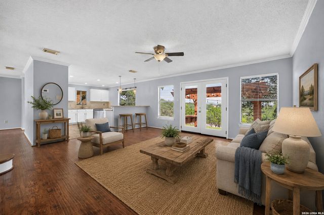 988 SUMMIT RD, Lakehills, TX 78063