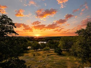 988 SUMMIT RD, Lakehills, TX 78063