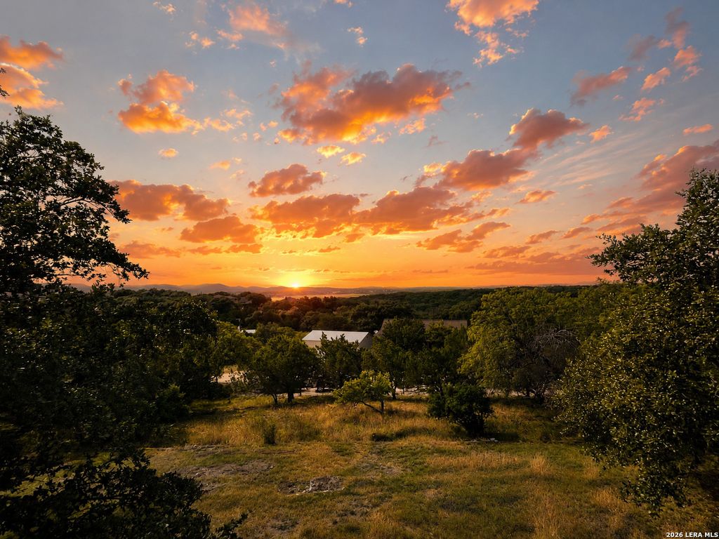 988 SUMMIT RD, Lakehills, TX 78063