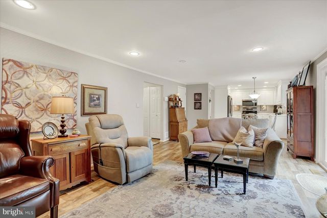 9228 BOWLINE RD, Baltimore, MD 21236