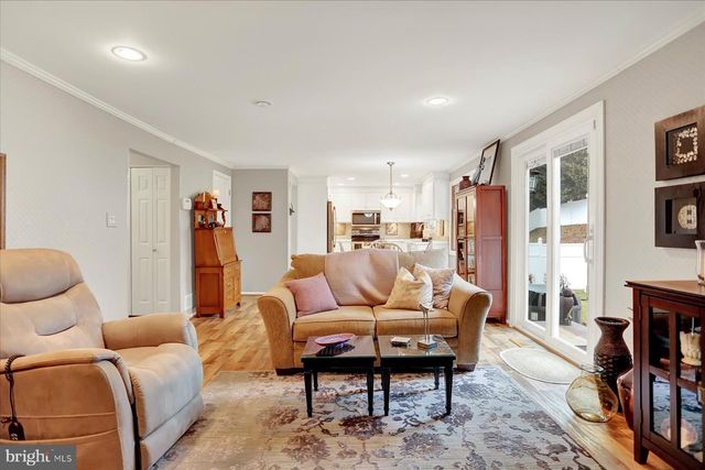 9228 BOWLINE RD, Baltimore, MD 21236